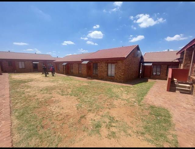 2 BEDROOM APARTMENT FOR SALE IN OLIEVENHOUTBOSCH